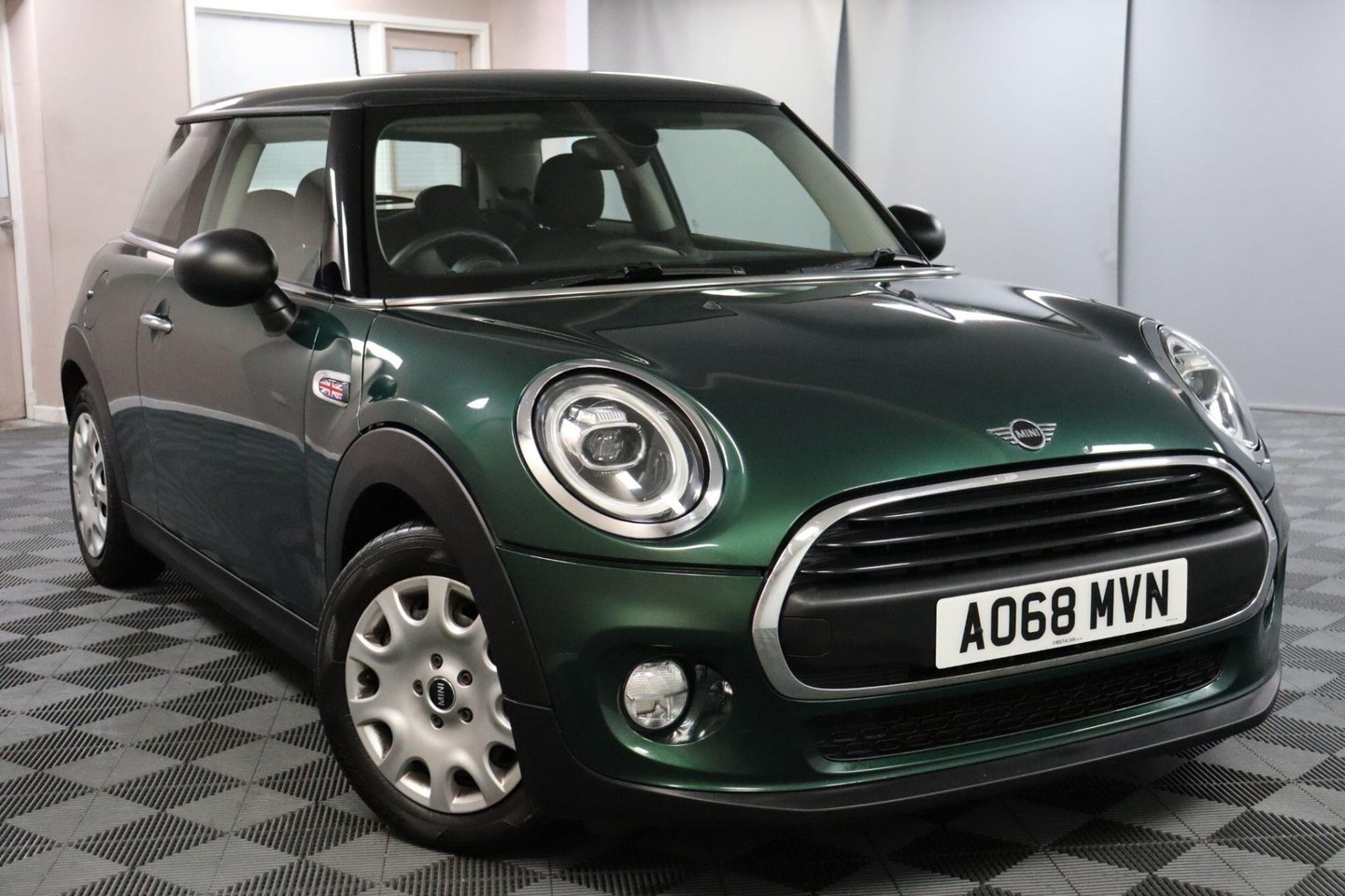 2018 MINI Hatch — image 15