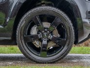 Land Rover Defender D300 X-Dynamic HSE 6