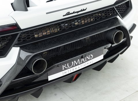 Lamborghini Huracan LP640-4 Performante 23