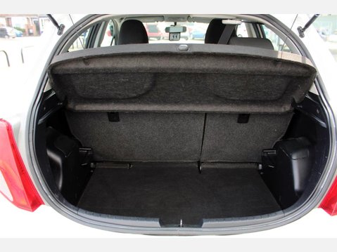 Toyota Yaris VVT-I TR 6