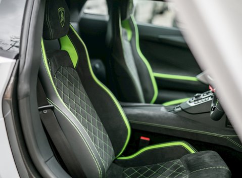 Lamborghini Aventador S 12