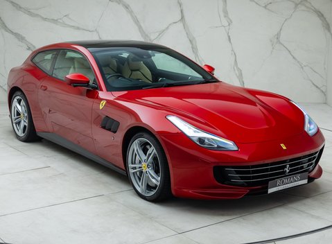 Ferrari GTC4 Lusso V12 11