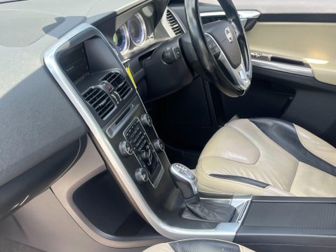 Volvo XC60 2.4 D5 R-Design Nav Geartronic AWD Euro 5 5dr 36