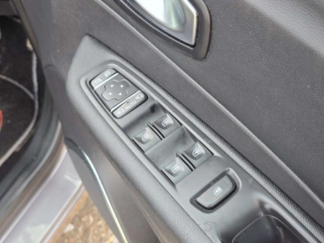 Renault Captur 1.2 TCe ENERGY Dynamique S Nav SUV 5dr Petrol EDC Euro 6 (s/s) (120 ps) 28