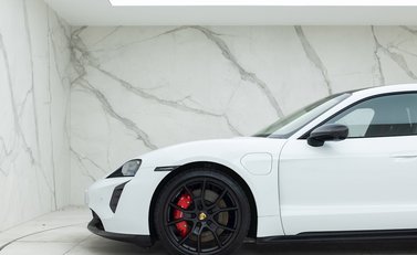 Porsche Taycan GTS Sport Turismo 32