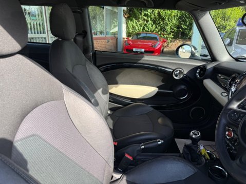 Mini Hatch 1.6 Cooper D Euro 5 (s/s) 3dr 15