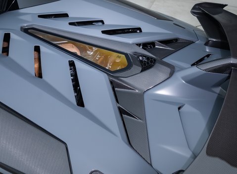 Lamborghini Aventador SVJ LP 770-4 ROADSTER 44