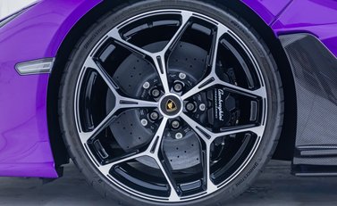 Lamborghini Revuelto 13