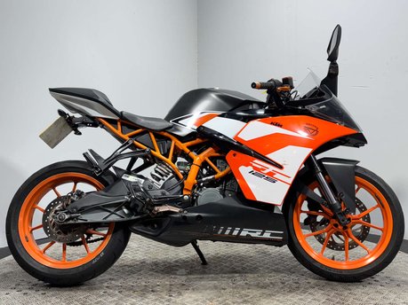 KTM RC 125 2016 33K SPORT BIKE PROJECT BIKE SPARES OR REPAIR 125CC
