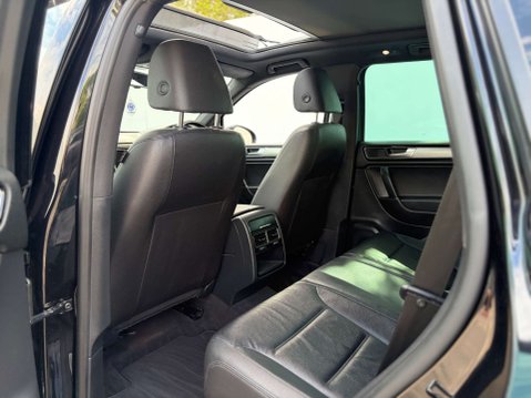 Volkswagen Touareg 3.0 Touareg V6 R-Line TDI BlueMotion Technology Auto 4WD 5dr 46