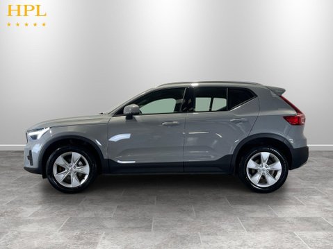 Volvo XC40 2.0 B3 MHEV Core SUV 5dr Petrol Hybrid DCT Auto Euro 6 (s/s) (163 ps) 4