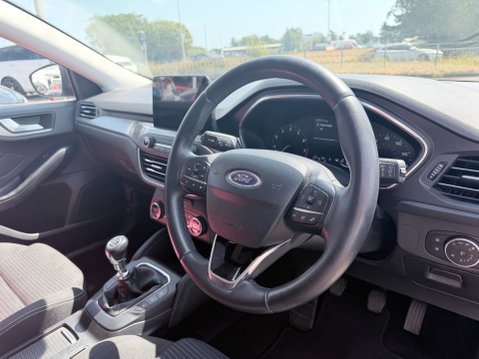 Ford Focus 1.0 TITANIUM 9