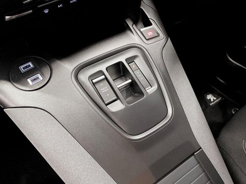 Peugeot e-Rifter 52kWh GT Standard MPV 5dr Electric Auto (7.4kW Charger) (136 ps) DAB Radio 17