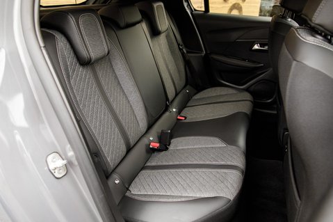 Peugeot 208 PURETECH ALLURE S/S 37