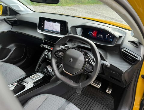 Peugeot 208 1.2 208 Allure Premium + PureTech S/S Auto 5dr 16