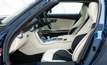 Mercedes-Benz SLS AMG 14