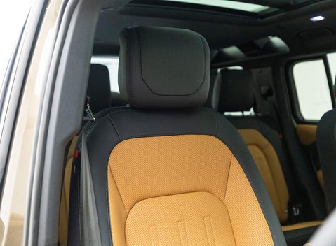 Land Rover Defender X 7