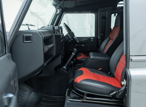 Land Rover Defender 90 ADVENTURE 17