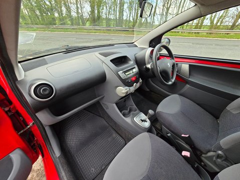 Peugeot 107 URBAN 2-TRONIC 14