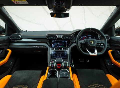 Lamborghini Urus Pearl Capsule 21