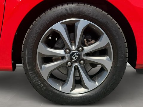 Hyundai i10 1.0 Play 5dr 12