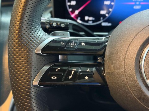 Mercedes-Benz GLC 2.0 GLC220dh MHEV AMG Line (Premium) SUV 5dr Diesel Hybrid G-Tronic+ 4MATIC 33