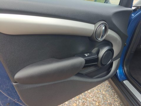 Mini Hatch 1.5 Cooper Auto Euro 6 (s/s) 5dr 65