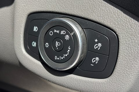 Ford Transit Connect 240 L2 Limited 120 ps Panel Van 27