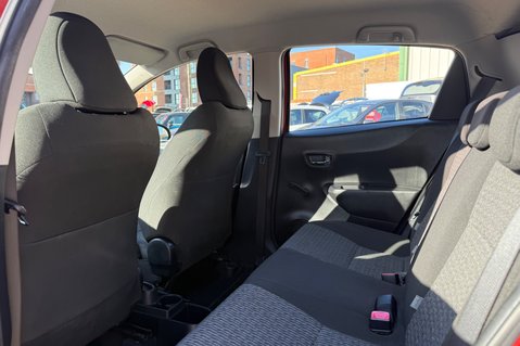 Toyota Yaris 1.3 VVT-I TR LOOK! JUST 38000 MILES! LOW INSURANCE! AIR CON 32