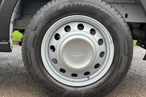 Ford Transit 350 Drw L4 130 ps Single Cab Dropside Truck with Tail Lift - Plant Spec 29