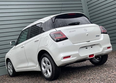Suzuki Swift Motion 1.2 Mild Hybrid 6