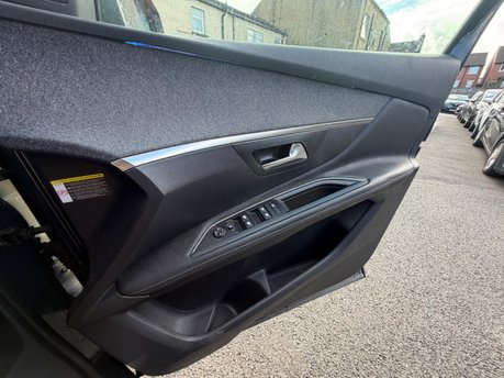 Peugeot 3008 PURETECH S/S ALLURE 21