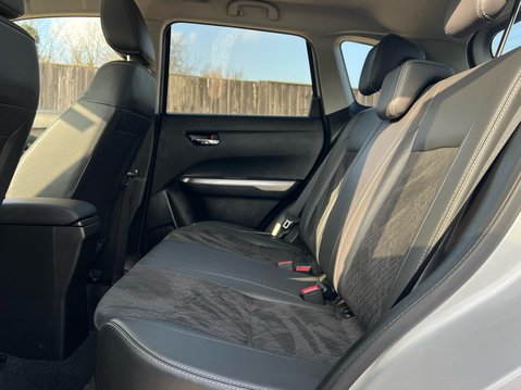 Suzuki Vitara SZ5 MHEV 9