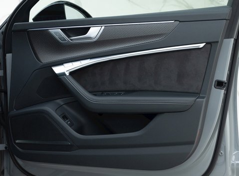 Audi RS6 Avant Carbon Black 23