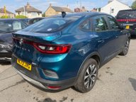 Renault Arkana ICONIC E-TECH 6