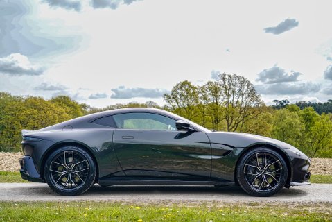 Aston Martin Vantage V8 3