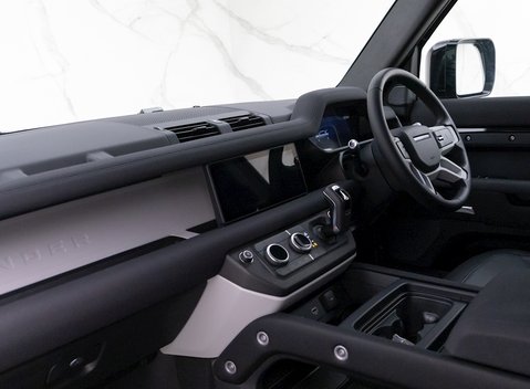 Land Rover Defender 110 X-Dynamic S D250 14
