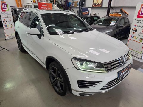 Volkswagen Touareg 3.0 TDI V6 BlueMotion Tech R-Line Plus Tiptronic 4WD Euro 6 (s/s) 5dr 15