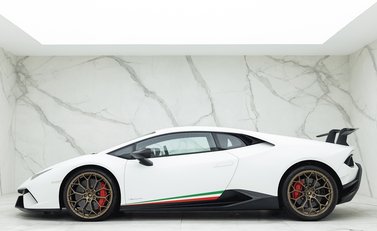 Lamborghini Huracan LP640-4 Performante 2