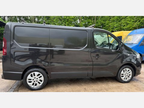 Renault Trafic 1.6 dCi ENERGY 27 Sport Nav Panel Van 5dr Diesel Manual SWB Standard Roof E 10