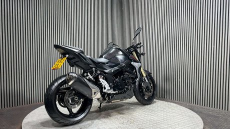 Suzuki GSR750 2013 ONLY 9K STUNNING EXAMPLE LONG MOT NAKED 750CC 3