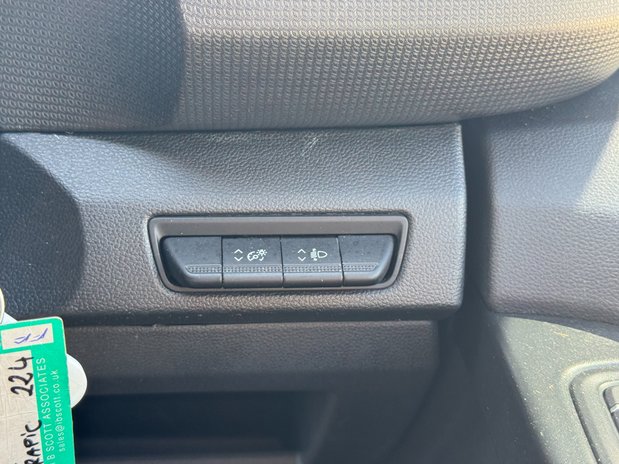 Renault Trafic AUTO SWB L1H1 Low Roof Business SL29 Air Con Sensors EURO 6 23