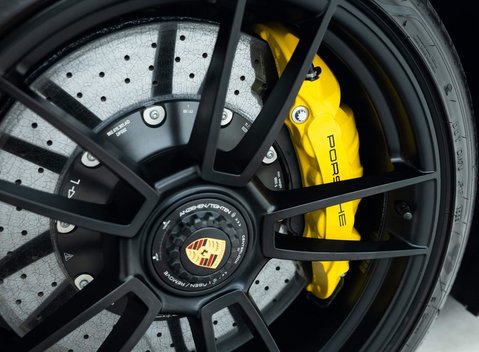 Porsche 911 Carrera GTS (992) 38