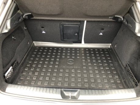Mercedes-Benz GLA Class GLA220 CDI 4MATIC SE PREMIUM PLUS 70000m Pan Roof Beige Interior 28