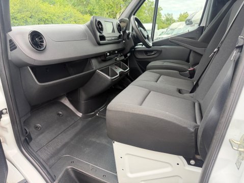 Mercedes-Benz Sprinter 2.0 317 CDI Progressive Panel Van 5dr Diesel G-Tronic RWD L2 H2 Euro 6 (s/s 10