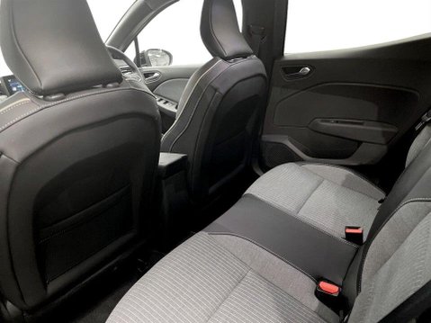 Renault Clio 1.0 TCe techno Hatchback 5dr Petrol Manual Euro 6 (s/s) (90 ps) Air Con - A 20