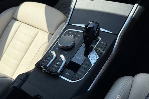 BMW 3 Series 330E M SPORT -PAN ROOF -M PRO PACK -OYSTER LEATHER -ONE OWNER -FBMWSH 45