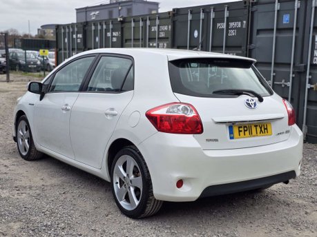 Toyota Auris 1.8 VVT-h T Spirit Hatchback 5dr Petrol Hybrid CVT Euro 5 (s/s) (136 ps) 4