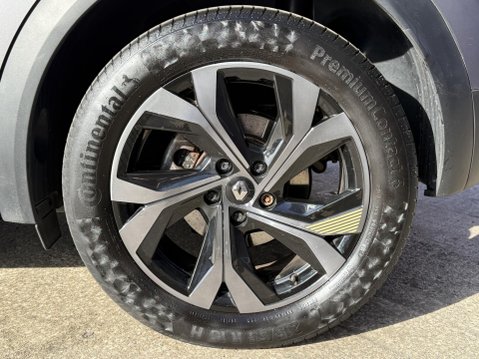 Renault Captur 1.6 E-TECH 9.8kWh E-Tech engineered SUV 5dr Petrol Plug-in Hybrid Auto Euro 16