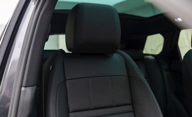 Land Rover Range Rover Evoque P300e R-Dynamic SE 11